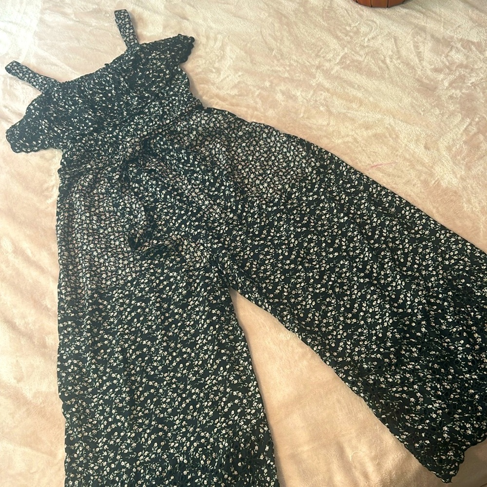 AE black floral print romper. Size SP